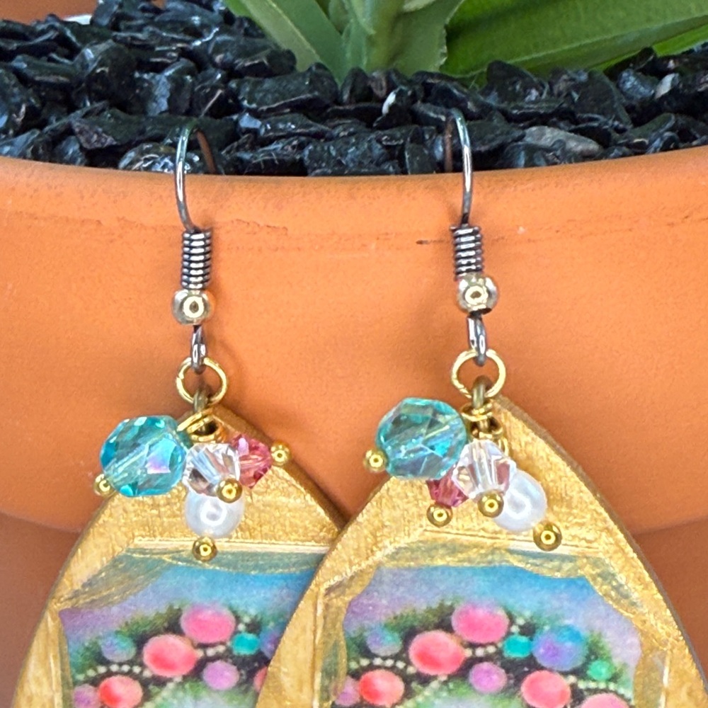 ⭐️Adorned Crown Jewelry assemblage Victorian Christmas wreath earrings - Picture 2 of 8